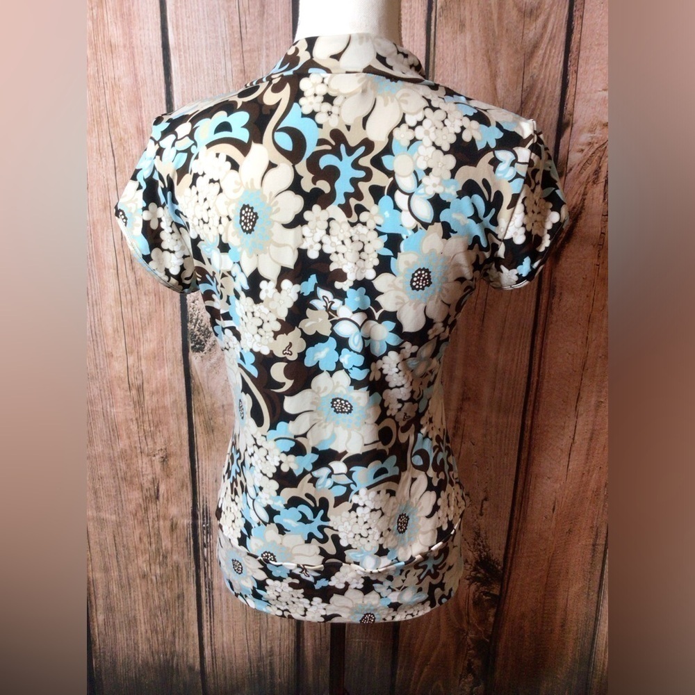 Cato Med v neck floral top   (0100) - Picture 2 of 3
